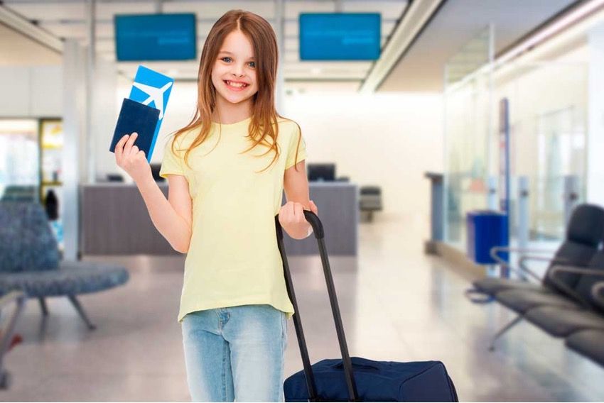 niños viajando solos en avión